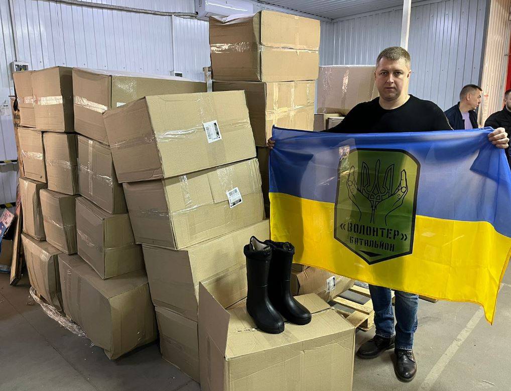 Відправили 300 пар гумових утеплених чобіт війсковим в Курахово